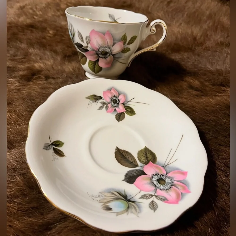 Fine Bone China Teacup & Saucer Set. “Pompadour” style, Royal Standard, England.